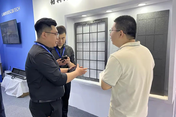 8451723440303331.jpg news2.jpg